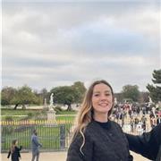 Diplômée d'un master 2 en Droit Pénal et Droits de l'Homme, je prépare
l'examen d'entrée à l'école des avocats !